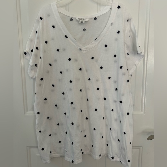 For The Republic Women’s White V-Neck T Shirt with Navy Stars Top Size 1X - Picture 1 of 7